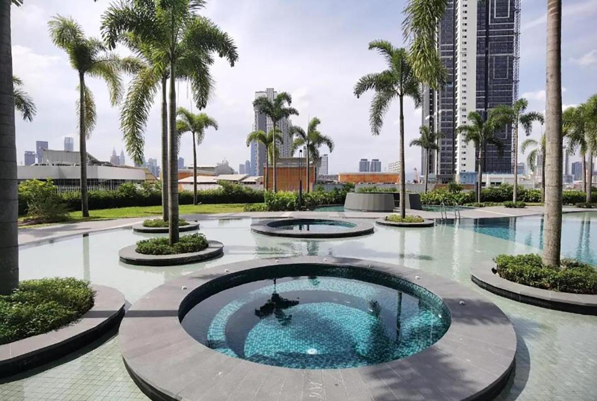 Skyscraper 65 Kl Highest Outdoor Bathtub Luxury Lavish Designer Suite Penthouse Lv65 Куала-Лумпур Екстер'єр фото